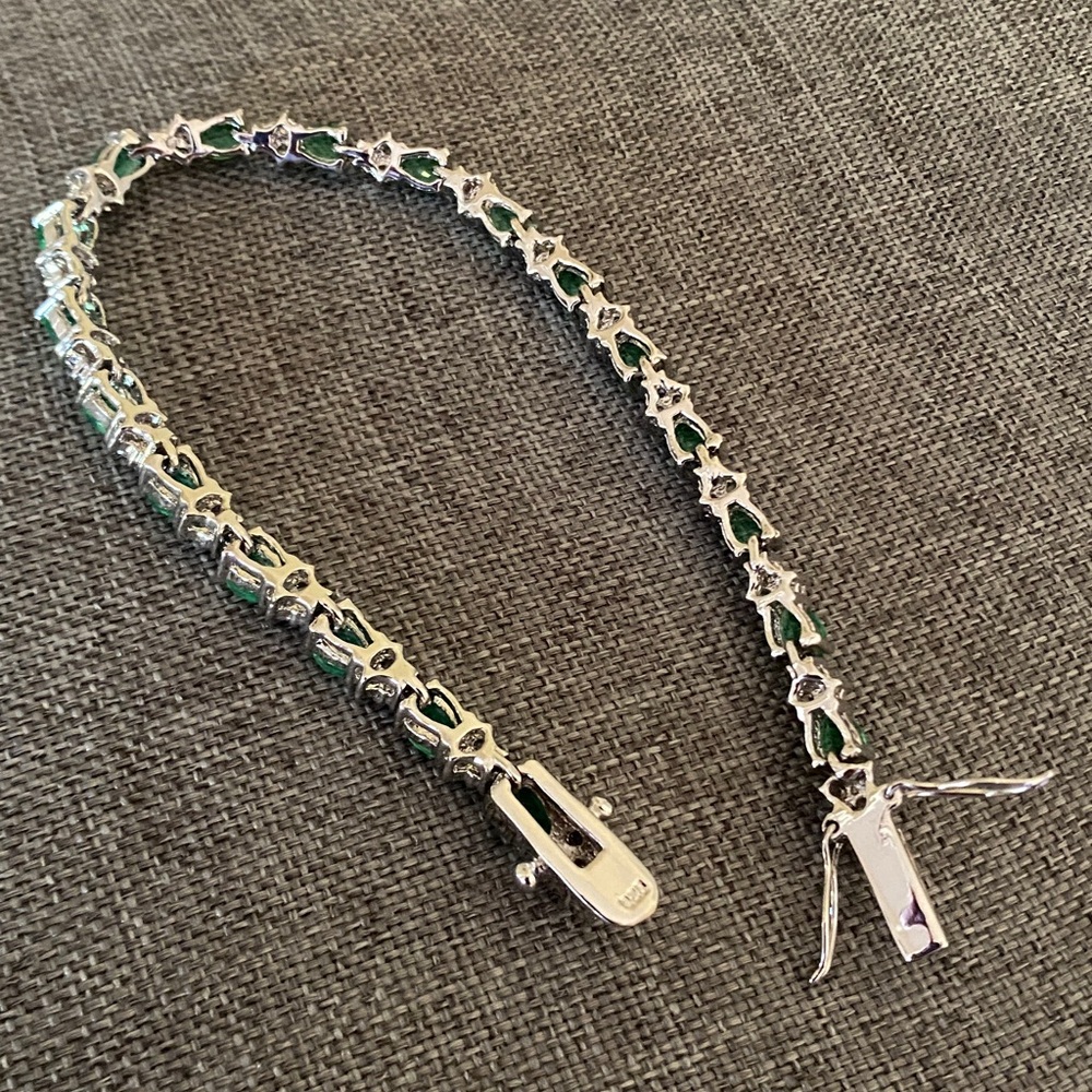 Estate Green and White Stone Tennis Bracelet - Picture 8 of 9